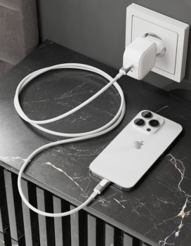 Кабель VLP Force Line [USB-C + Lightning] 120см 30W, Белый (1036002) на фоне в магазине Nice case